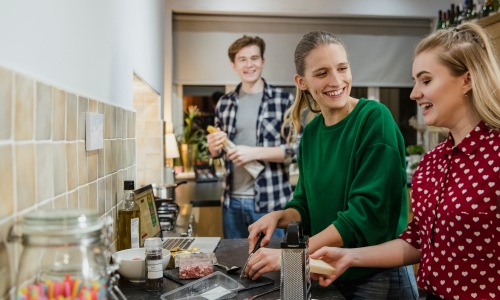 10 Quick and Easy College Meals: Recipes to Save You Time and Money  Cover Image